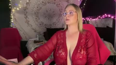 Snapshot of bossmomma chatting on 02-28-26, 02:01 BossMom online show from 02-28-26, 02:01