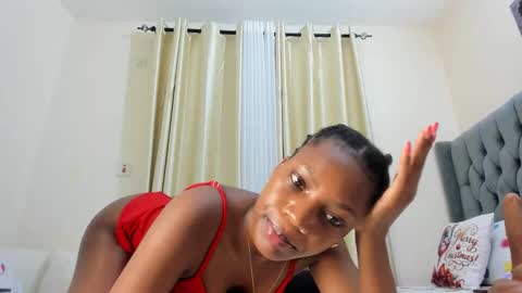 bouncy_booty677 online show from 04-23-26, 07:20