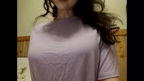 Bouncy Queen Majesty online show from 10-27-25, 06:23