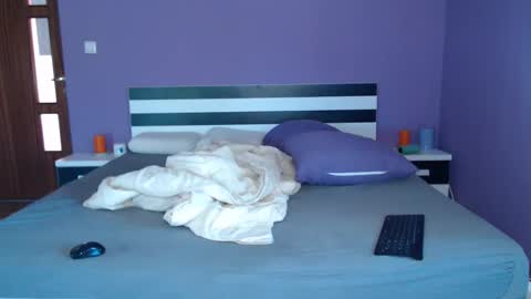 Snapshot of bouth_dream chatting on 10-28-25, 10:52 Angel-Boy online show from 10-28-25, 10:52