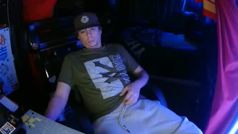 Snapshot of bowerboi1217 chatting on 11-25-25, 02:22 Bowerboi1217 online show from 11-25-25, 02:22