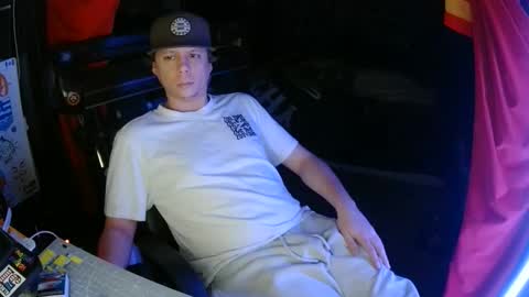 Snapshot of bowerboi1217 chatting on 11-26-25, 09:21 Bowerboi1217 online show from 11-26-25, 09:21