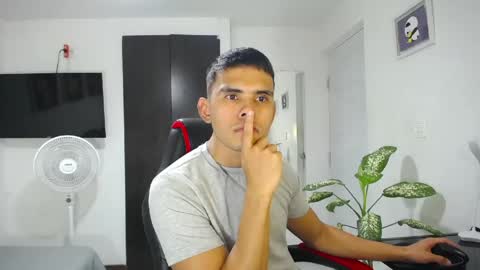 Snapshot of boy_andy0906 chatting on 05-16-26, 04:50 Andy online show from 05-16-26, 04:50