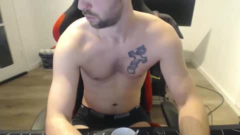 boy_t0y89 online show from 01-14-26, 07:47