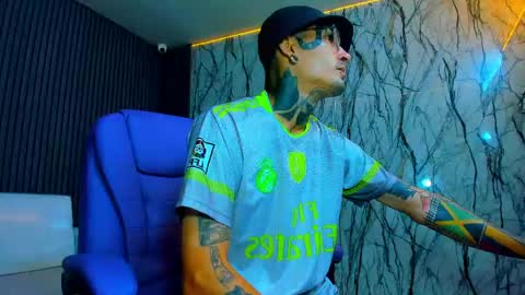 boy_tatto77 online show from 03-18-26, 12:52