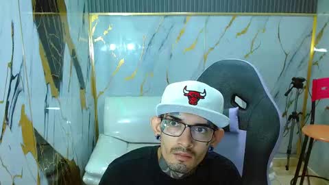 boy_tatto77 online show from 03-24-26, 12:43