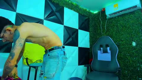 boy_tatto77 online show from 05-21-26, 03:08
