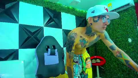 boy_tatto77 online show from 06-08-26, 09:48