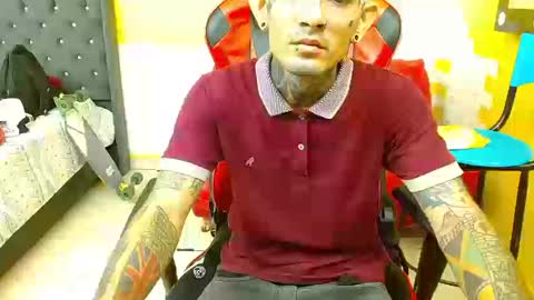 boy_tatto777 online show from 09-19-25, 01:12