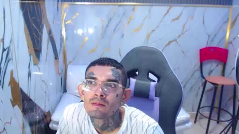 boy_tatto777 online show from 09-22-25, 01:46