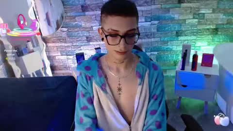 boyfox_tay online show from 09-24-25, 04:16