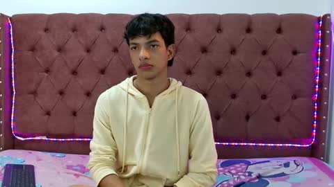 ALEX - TAYLER  -MIKE online show from 01-18-25, 02:02