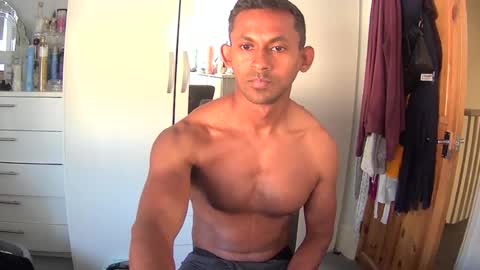Snapshot of br0wn_prince24 chatting on 07-12-26, 08:38 br0wn_prince24 online show from 07-12-26, 08:38