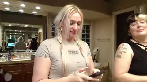 Snapshot of braindeadbetty chatting on 03-01-26, 04:47 i am a naughty jedi knight online show from 03-01-26, 04:47