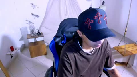 Snapshot of brand_hades chatting on 05-17-26, 02:31 B R A N D online show from 05-17-26, 02:31