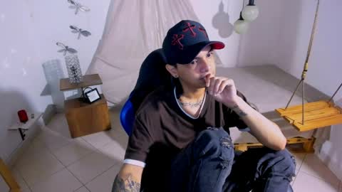Snapshot of brand_hades chatting on 05-19-26, 01:56 B R A N D online show from 05-19-26, 01:56