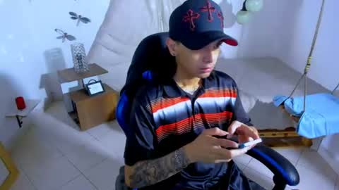 Snapshot of brand_hades chatting on 06-25-26, 02:22 B R A N D online show from 06-25-26, 02:22