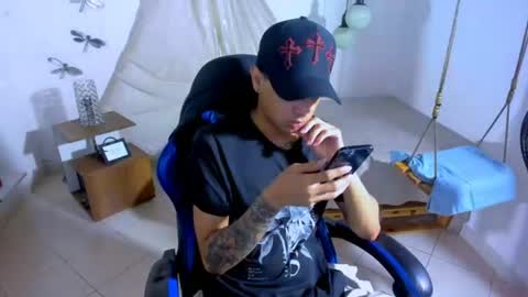 Snapshot of brand_hades chatting on 06-26-26, 02:05 B R A N D online show from 06-26-26, 02:05
