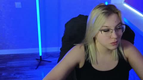 Belle  online show from 01-13-25, 04:28