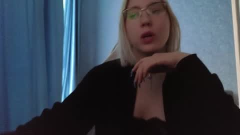 Belle  online show from 10-20-25, 05:52