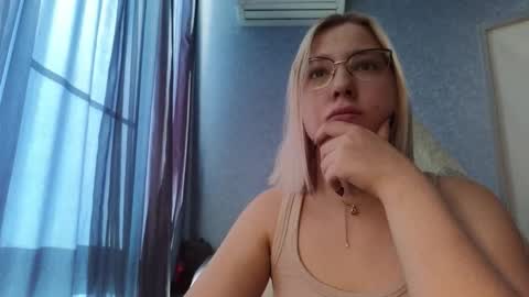 Belle  online show from 10-25-25, 04:09