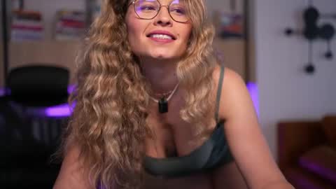 Snapshot of brandywhite chatting on 06-06-26, 03:55 Alex online show from 06-06-26, 03:55