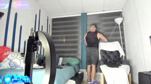 Snapshot of branfonhot chatting on 02-07-25, 09:37 Instagram             twitter BRAN LOPEZ  online show from 02-07-25, 09:37