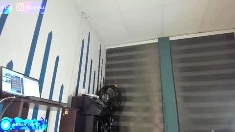 Snapshot of branfonhot chatting on 03-06-25, 03:57 Instagram             twitter BRAN LOPEZ  online show from 03-06-25, 03:57