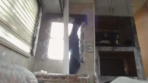 Snapshot of bratbrat23 chatting on 02-14-25, 07:23 Bay online show from 02-14-25, 07:23