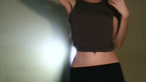 Snapshot of brattymuse chatting on 11-12-25, 01:06 Evelyn . online show from 11-12-25, 01:06