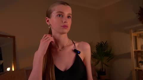 Snapshot of brave_journey chatting on 03-07-25, 08:33 Eli online show from 03-07-25, 08:33