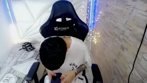 Snapshot of brayan_lopezz chatting on 12-03-24, 02:27 BRAYAN online show from 12-03-24, 02:27