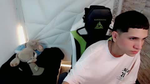 Snapshot of brayan_lopezz chatting on 02-04-25, 12:44 BRAYAN online show from 02-04-25, 12:44