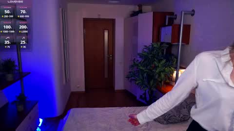 Snapshot of breckbunyard chatting on 02-24-25, 04:26 Mia Bunyard online show from 02-24-25, 04:26