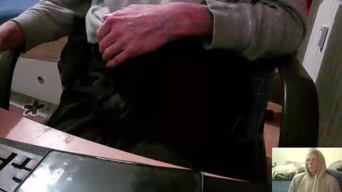 Snapshot of bremer64 chatting on 10-19-25, 10:27 bremer64 online show from 10-19-25, 10:27