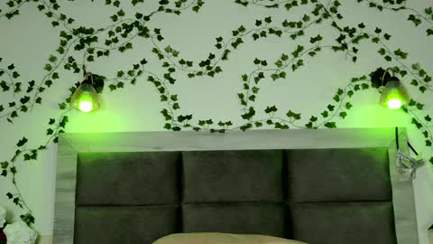 Snapshot of brenda_m00n chatting on 02-06-25, 06:35 Brenda online show from 02-06-25, 06:35