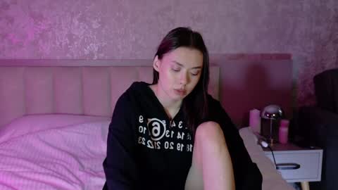 Snapshot of brenda_m00n chatting on 05-17-26, 01:18 Brenda online show from 05-17-26, 01:18