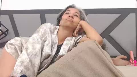 BRENDA VELASQUEZ online show from 10-10-25, 09:03