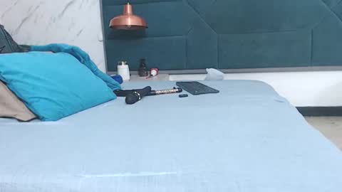 BRENDA VELASQUEZ online show from 04-11-26, 08:35