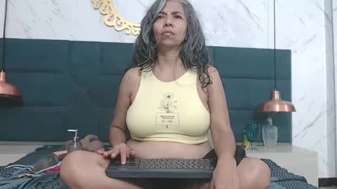 BRENDA VELASQUEZ online show from 04-19-26, 09:41