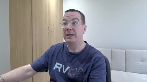 Snapshot of brettdj chatting on 09-15-25, 02:39 Brett online show from 09-15-25, 02:39