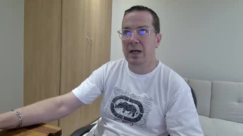 Snapshot of brettdj chatting on 11-03-25, 02:18 Brett online show from 11-03-25, 02:18