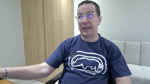 Snapshot of brettdj chatting on 11-07-25, 01:00 Brett online show from 11-07-25, 01:00