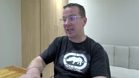 Snapshot of brettdj chatting on 11-24-25, 06:29 Brett online show from 11-24-25, 06:29