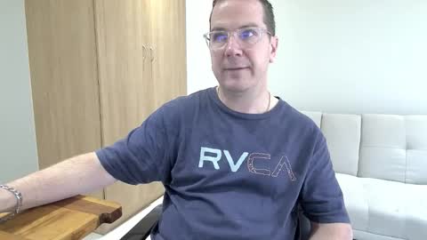 Snapshot of brettdj chatting on 11-29-25, 09:12 Brett online show from 11-29-25, 09:12