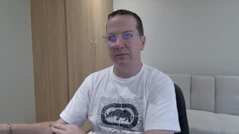 Snapshot of brettdj chatting on 11-30-25, 02:32 Brett online show from 11-30-25, 02:32