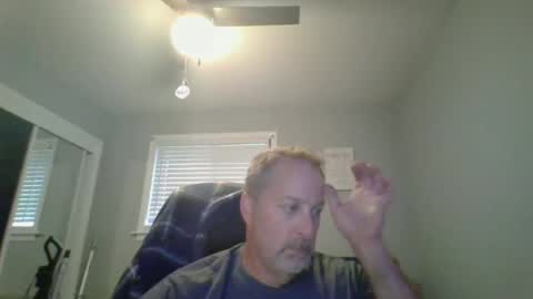 Snapshot of brettsky chatting on 06-25-26, 08:02 hey online show from 06-25-26, 08:02
