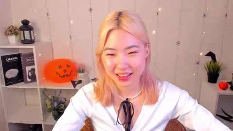 Snapshot of bridgetbottrel chatting on 10-30-25, 06:04 Bridget online show from 10-30-25, 06:04