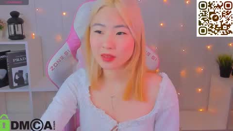 Snapshot of bridgetbottrel chatting on 11-26-25, 01:39 Bridget online show from 11-26-25, 01:39