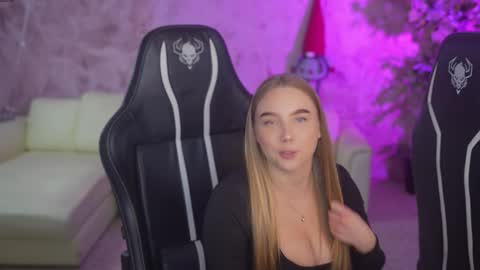 Diamonds Girls online show from 11-21-25, 12:26